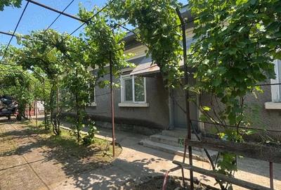 Casă cu 4 camere cu Teren 2500 Mp în Rotunda - 1