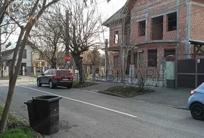 Casă cu 20 camere în Central - 1