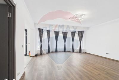 Casă cu 5 camere cu Teren 457 Mp în Vărăști - 3