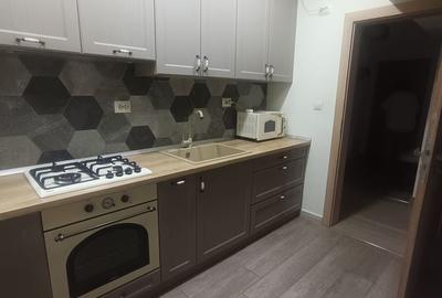 Apartament cu 2 camere decomandat în Micro 6 - 11
