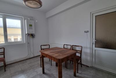 Garsonieră decomandată în Central - 7