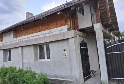 Casă cu 4 camere în Central - 1