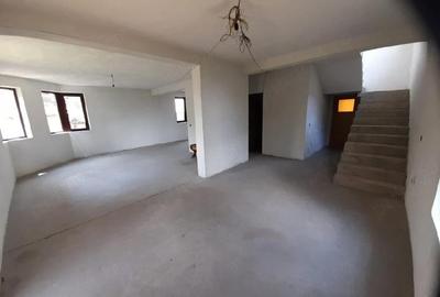 Casă cu 4 camere cu Teren 1000 Mp în Țepu - 1