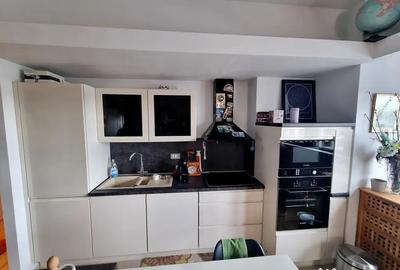 Apartament cu 3 camere decomandat, mobilat în Faleza Nord