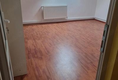 Spațiu comercial, de 10,000 mp, în Central - 8