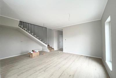Duplex cu 4 camere cu Canalizare în Moșnița Veche - 2