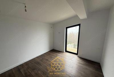 Casă cu Teren 300 Mp în Șimnicu de Jos - 2
