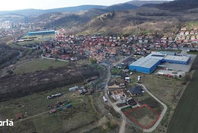Teren de 696 mp, în Central - 4