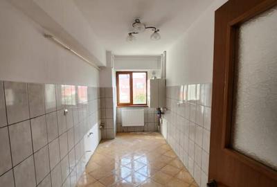 SEMICENTRAL - 3 camere 127 mp utili , parter inalt , bloc 20 - 5