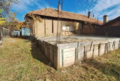 Casă cu 2 camere cu Teren 609 Mp în Coman - 2