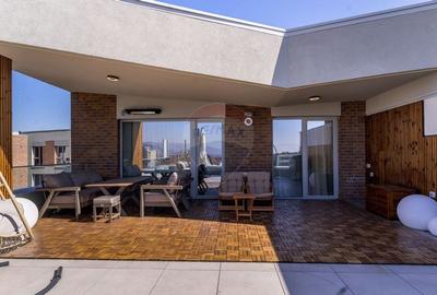 Penthouse cu 3 camere decomandat, mobilat în Plopilor