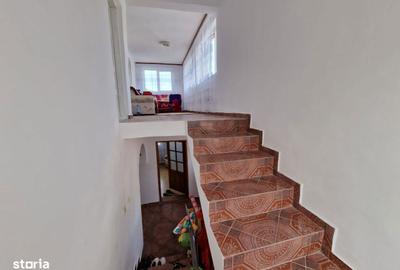 Casă cu 5 camere cu Teren 600 Mp în Voinești - 4