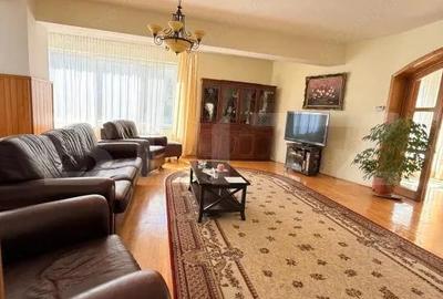 Casă cu 6 camere cu Teren 1170 Mp în Tractorul - 1