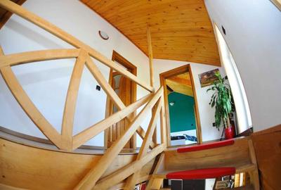 Casă cu 4 camere cu Teren 1650 Mp în Central