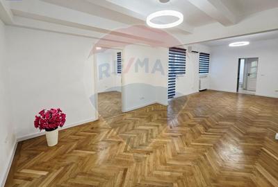 Apartament cu 4 camere semidecomandat în Unirii