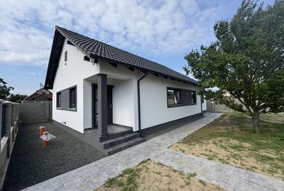 Casă individuală cu 4 camere în Sânmihaiu Român