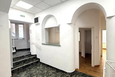Spațiu comercial, de 250 mp, în Central - 4