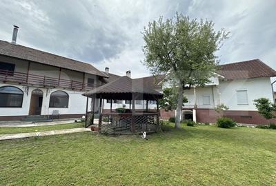 Casa in stil conac boieresc, cu 8 camere, 273 mp, comuna Cincu, Brasov