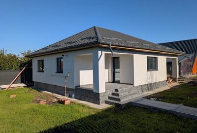 Casa cu garaj Lilieci- teren 540m, canalizare, apa, gaz. - 9