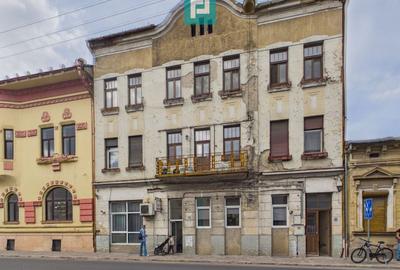 Apartament cu 3 camere semidecomandat în Central