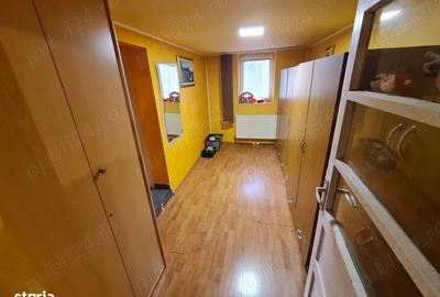 Casa cu teren mare. Casa se poate locui. Apa curenta, centrala termica curte mare plus livada. - 7