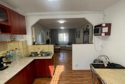 Apartament cu 4 camere decomandat în Central - 1