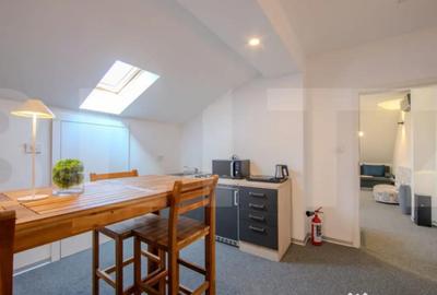 Spațiu comercial, de 130 mp, în P-ța Victoriei - 12