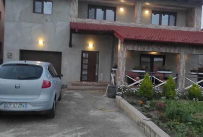 Casă cu 3 camere cu Teren 500 Mp în Central - 2