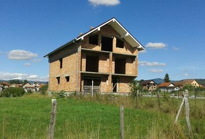 Casă cu 4 camere în Central