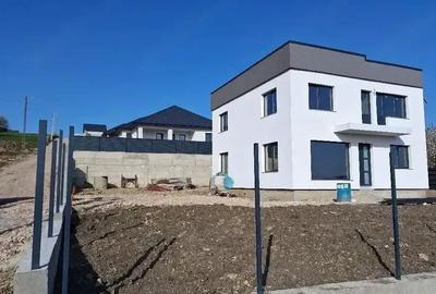 Casă cu 5 camere cu Teren 500 Mp în Ipotești - 6