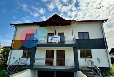 Duplex cu 4 camere cu Canalizare în Copăceni - 1