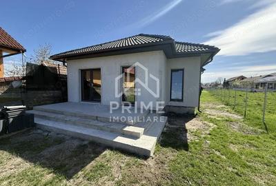 Casă cu Teren 451 Mp în Teiu - 2