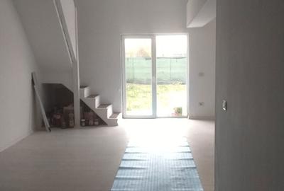 Casă cu 4 camere în Exterior Vest