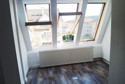 Apartament cu 3 camere semidecomandat în Central - 6