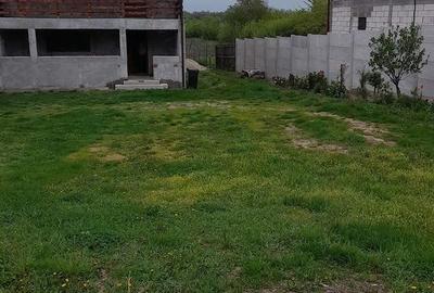 Casă cu 2 camere cu Teren 680 Mp în Lucieni - 2