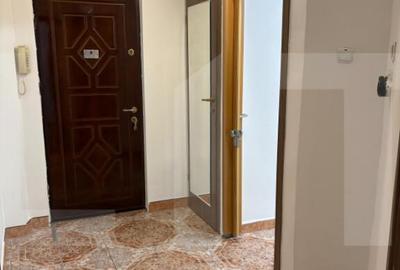 Apartament spa?ios cu 4 camere, 2 bai ?i camara, zona - 2