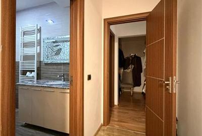 Apartament cu 3 camere decomandat, mobilat în Tractorul - 10