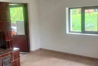 Casă cu 2 camere cu Teren 8000 Mp în Barbura - 1