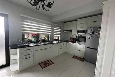 Casă cu 6 camere decomandat cu Canalizare în Braytim - 4