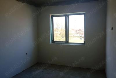 Apartament cu 2 camere decomandat în Giroc