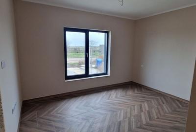 Casă cu 3 camere decomandat cu Canalizare în Agigea - 7