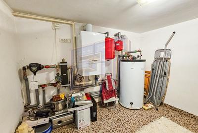 Casă individuală cu 10 camere cu Canalizare în Moșilor - 20