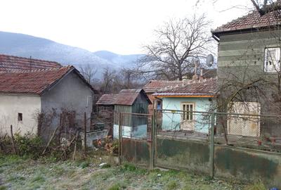 Casă cu 2 camere cu Teren 2245 Mp în Brănișca - 3