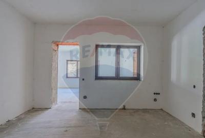 Casă cu 4 camere cu Teren 1642 Mp în Hoghiz - 3