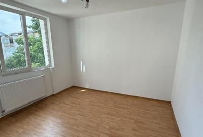 De vanzare apartament cu 3 camere - 2