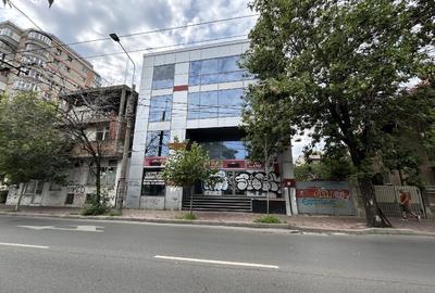 CLĂDIRE COMERCIALĂ  Din proprietar 3 etaj si supsol  DE ÎNCHIRIAT ȘI DE VÂNZARE