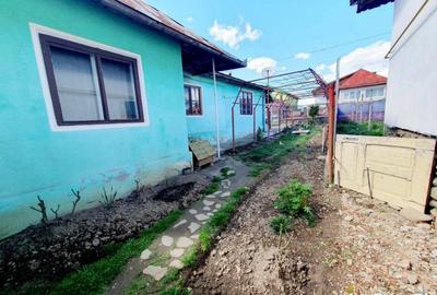 Casa+Teren aferent si Anexe, Str. Petresti - 5