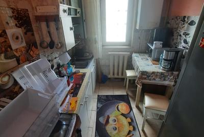 Apartament cu 3 camere, etajul 3/4, zona Dacia - 3