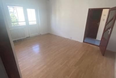 Apartament 3 camere  semidecomandat, et 3/4 langa primaria Filiasi