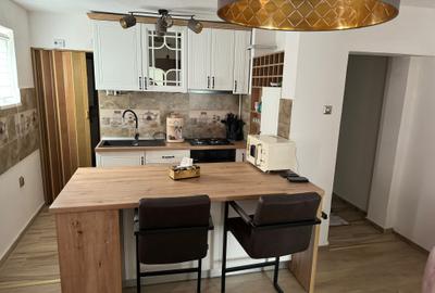 Apartament cu 3 camere semidecomandat, mobilat în Sud-Est - 1